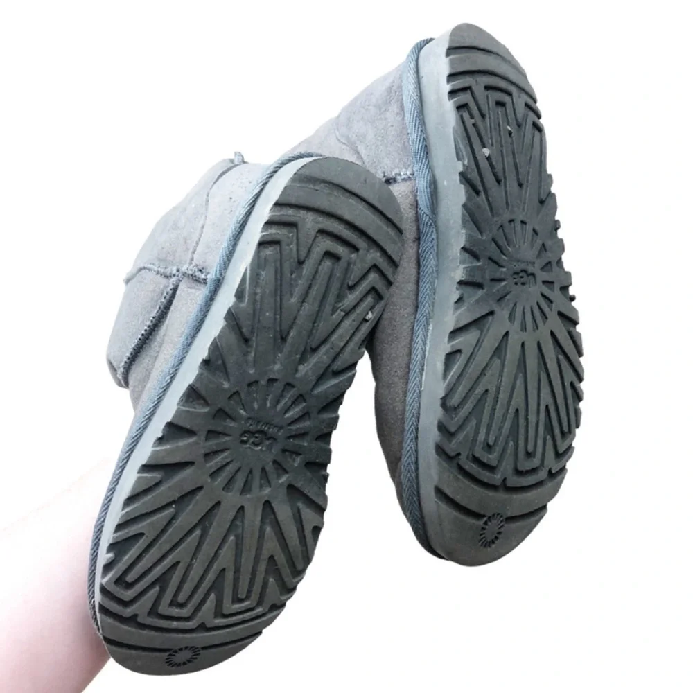 UGG Australia Women's Gray Suede Sheepskin‎ Lined Boots Size 6